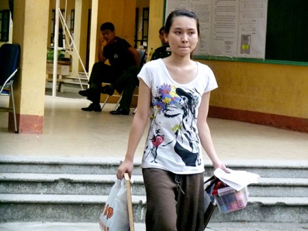 Khi sĩ tử mang… máy sấy tóc, xô nước vào phòng thi - 8