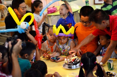 Bóng bay nghệ thuật “bỏ bùa” người Việt trẻ - 2 Bóng bay nghệ thuật “bỏ bùa” người Việt trẻ - 2