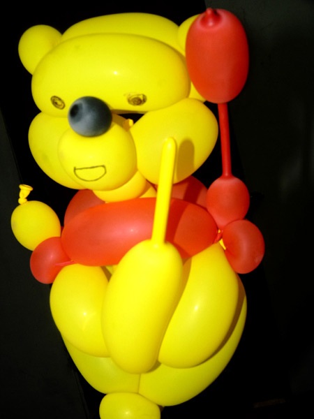 Bóng bay nghệ thuật “bỏ bùa” người Việt trẻ - 1 Bóng bay nghệ thuật “bỏ bùa” người Việt trẻ - 1