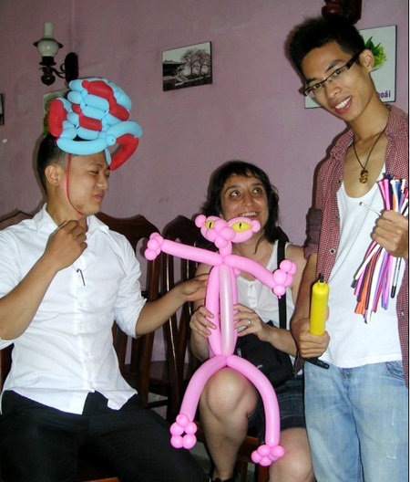 Bóng bay nghệ thuật “bỏ bùa” người Việt trẻ - 3 Bóng bay nghệ thuật “bỏ bùa” người Việt trẻ - 3