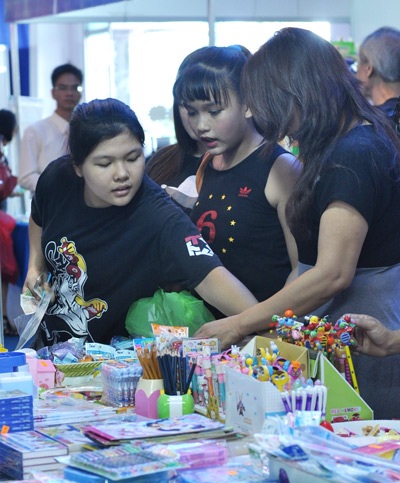 Hơn 10.000 lượt người tham gia Hội chợ Sách và sản phẩm giáo dục - 2