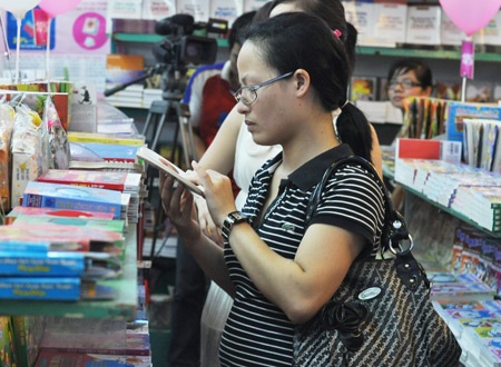 Hơn 10.000 lượt người tham gia Hội chợ Sách và sản phẩm giáo dục - 6