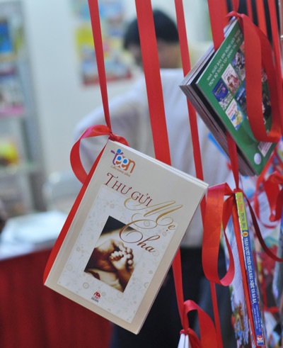 Hơn 10.000 lượt người tham gia Hội chợ Sách và sản phẩm giáo dục - 4