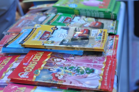 Hơn 10.000 lượt người tham gia Hội chợ Sách và sản phẩm giáo dục - 3