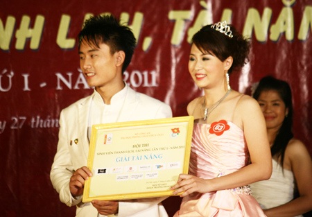 Tài ảo thuật giúp Quốc Đạt giành “hoa vương” ĐH PCCC - 9 Tài ảo thuật giúp Quốc Đạt giành “hoa vương” ĐH PCCC - 9