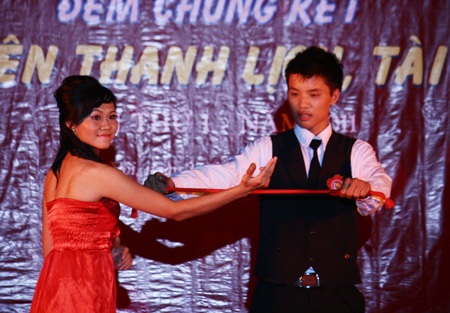 Tài ảo thuật giúp Quốc Đạt giành “hoa vương” ĐH PCCC - 1 Tài ảo thuật giúp Quốc Đạt giành “hoa vương” ĐH PCCC - 1