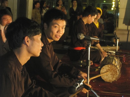 Giới trẻ Hà thành và tình yêu âm nhạc truyền thống - 1 Giới trẻ Hà thành và tình yêu âm nhạc truyền thống - 1