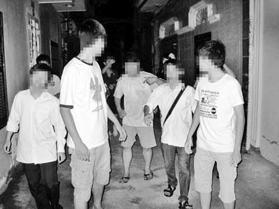 Khi facebook "lệch pha" cuộc sống  - 1