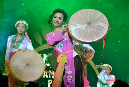 Múa bụng “đốt cháy” cuộc thi hoa khôi Sinh viên - 11