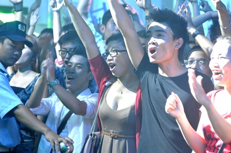 Cuồng nhiệt đêm nhạc của DJ nổi tiếng Eddie Halliwell - 4