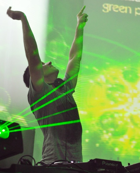 Cuồng nhiệt đêm nhạc của DJ nổi tiếng Eddie Halliwell - 10