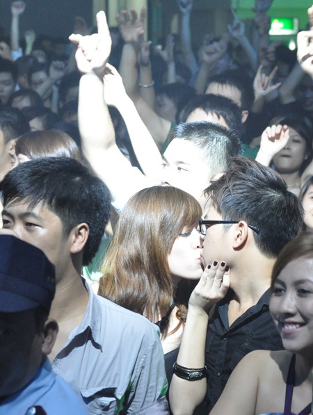 Cuồng nhiệt đêm nhạc của DJ nổi tiếng Eddie Halliwell - 12