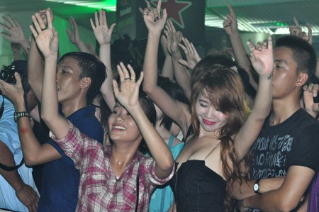 Cuồng nhiệt đêm nhạc của DJ nổi tiếng Eddie Halliwell - 11