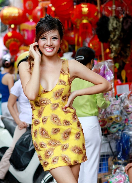 Người mẫu 9X xinh tươi dạo phố ngày Trung thu - 11