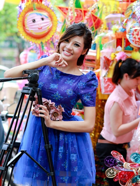 Người mẫu 9X xinh tươi dạo phố ngày Trung thu - 13