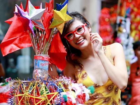 Người mẫu 9X xinh tươi dạo phố ngày Trung thu - 7