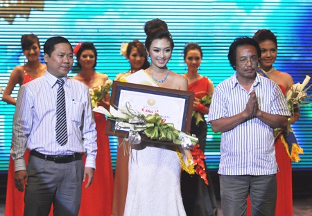 Nữ luật gia tương lai đăng quang Hoa khôi SV Hà Nội - 5 Nữ luật gia tương lai đăng quang Hoa khôi SV Hà Nội - 5