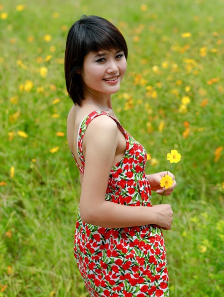 Ngắm Á khôi Ngô Thùy Linh dịu dàng và trong sáng - 3 Ngắm Á khôi Ngô Thùy Linh dịu dàng và trong sáng - 3