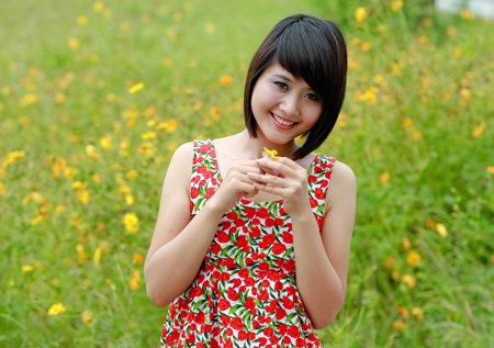 Ngắm Á khôi Ngô Thùy Linh dịu dàng và trong sáng - 4 Ngắm Á khôi Ngô Thùy Linh dịu dàng và trong sáng - 4