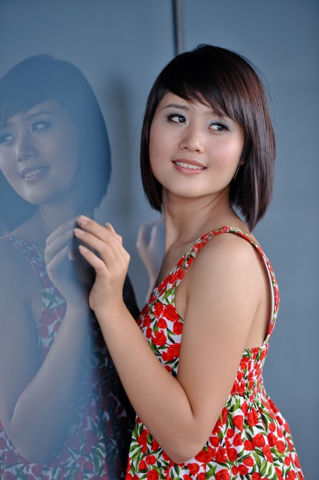Ngắm Á khôi Ngô Thùy Linh dịu dàng và trong sáng - 5 Ngắm Á khôi Ngô Thùy Linh dịu dàng và trong sáng - 5