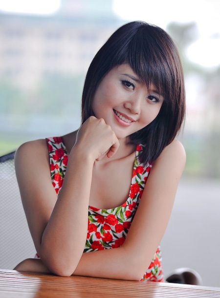 Ngắm Á khôi Ngô Thùy Linh dịu dàng và trong sáng - 7 Ngắm Á khôi Ngô Thùy Linh dịu dàng và trong sáng - 7