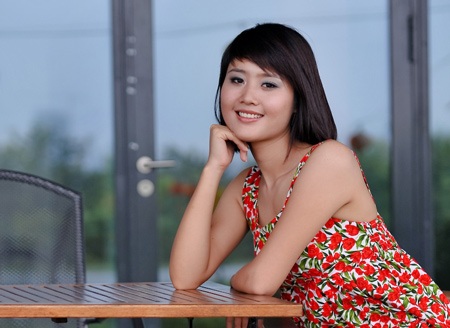 Ngắm Á khôi Ngô Thùy Linh dịu dàng và trong sáng - 8 Ngắm Á khôi Ngô Thùy Linh dịu dàng và trong sáng - 8