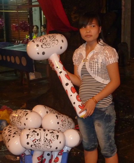 Bất chấp trời mưa, phố cổ ùn tắc đêm Rằm - 10