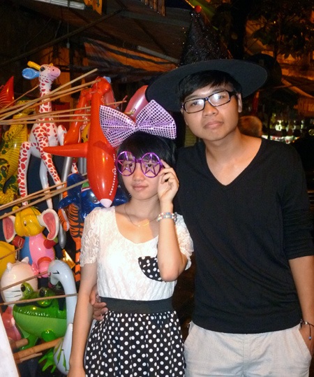 Bất chấp trời mưa, phố cổ ùn tắc đêm Rằm - 2