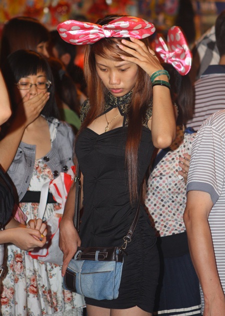 Phố cổ Hà thành chật cứng người đi chơi Trung thu sớm - 15