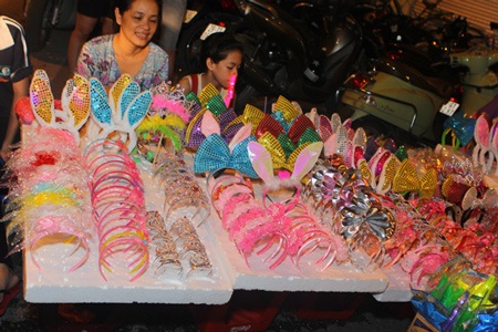 Phố cổ Hà thành chật cứng người đi chơi Trung thu sớm - 4