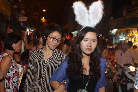 Phố cổ Hà thành chật cứng người đi chơi Trung thu sớm - 3