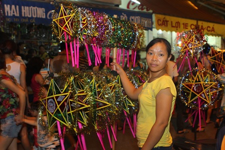 Phố cổ Hà thành chật cứng người đi chơi Trung thu sớm - 5