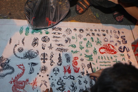 Phố cổ Hà thành chật cứng người đi chơi Trung thu sớm - 7