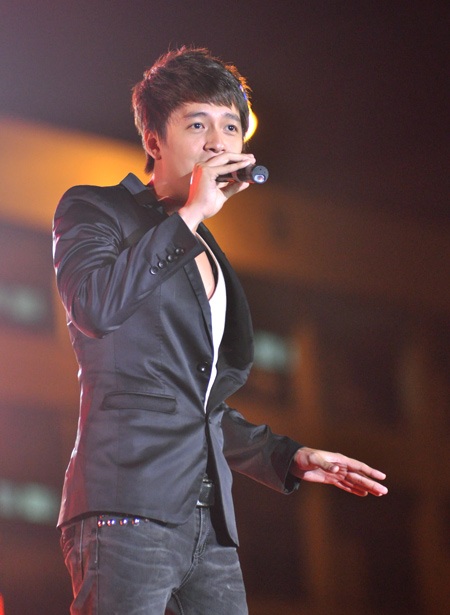 Phương Vy diện đồ “bỏng mắt” đêm nhạc trẻ - 6