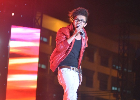 Phương Vy diện đồ “bỏng mắt” đêm nhạc trẻ - 5