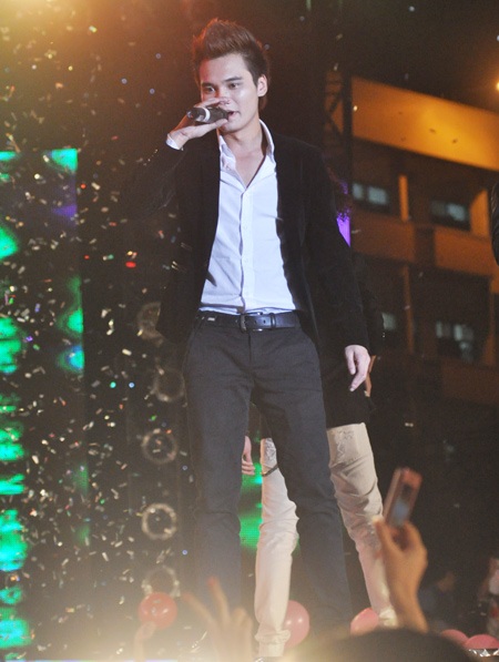 Phương Vy diện đồ “bỏng mắt” đêm nhạc trẻ - 8