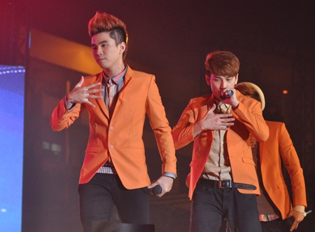 Phương Vy diện đồ “bỏng mắt” đêm nhạc trẻ - 15