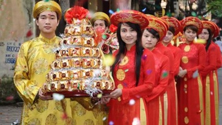 SV rộn ràng "bán duyên" trong mùa cưới  - 1