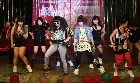 “Tiểu” Big Bang, Suju và DBSK đốt cháy sân khấu trẻ - 4 “Tiểu” Big Bang, Suju và DBSK đốt cháy sân khấu trẻ - 4