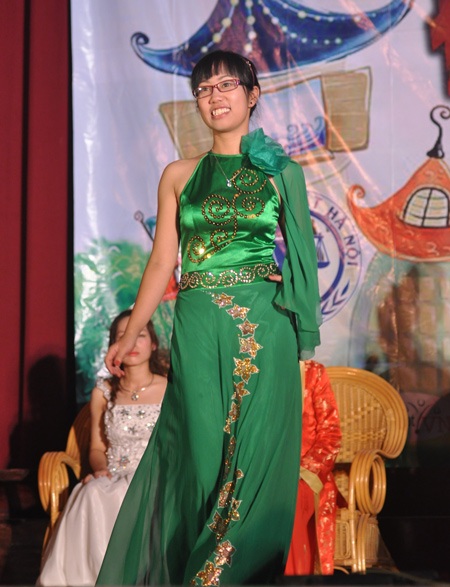 Trường ĐH Luật HN “mở lốc” đón chào tân SV - 9