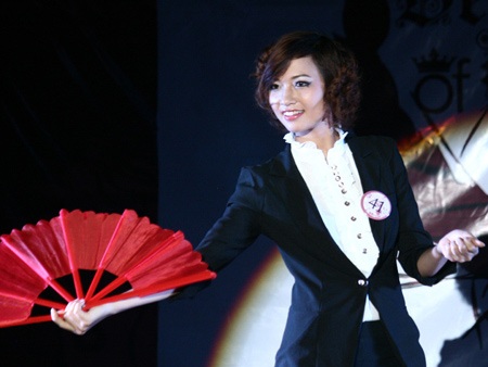 Xem màn ảo thuật thú vị của nữ sinh ĐH Luật - 2