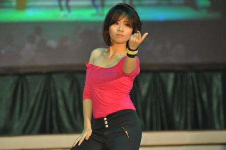 SV Phương Đông bùng nổ với “đường cong” Thu Minh - 14