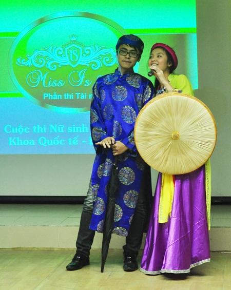 Nữ sinh khoa Quốc tế say sưa với vũ điệu bốc lửa - 12