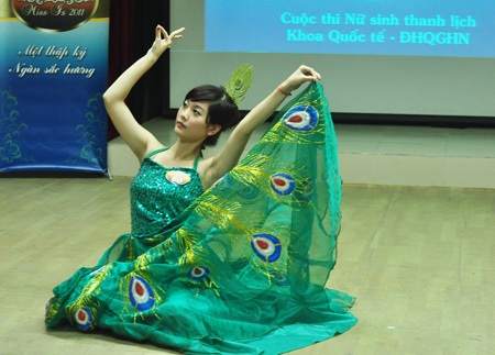 Nữ sinh khoa Quốc tế say sưa với vũ điệu bốc lửa - 14