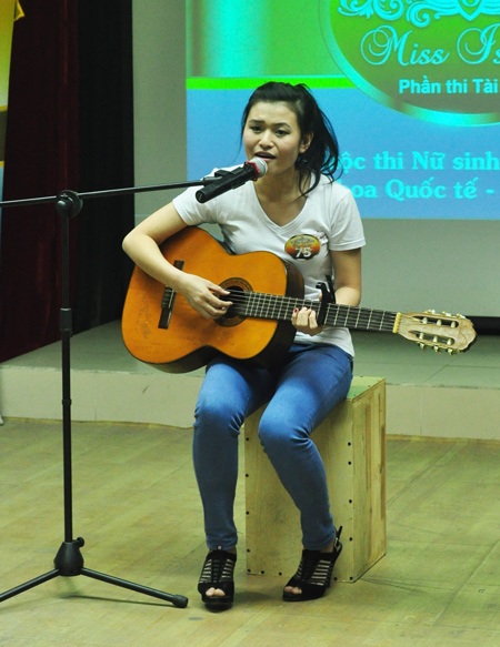 Nữ sinh khoa Quốc tế say sưa với vũ điệu bốc lửa - 15