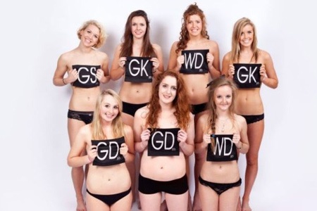 Nữ sinh chụp khỏa thân, quyên tiền ủng hộ đội bóng - 3