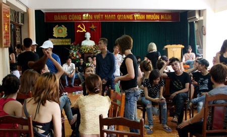 Kinh hoàng góc khuất thác loạn của giới trẻ - 1 Kinh hoàng góc khuất thác loạn của giới trẻ - 1