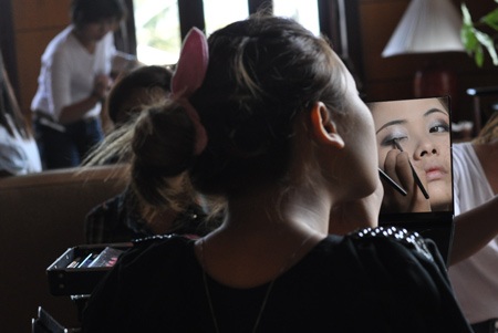 "Đột nhập" hậu trường trang điểm thí sinh Miss Teen trước giờ G - 6