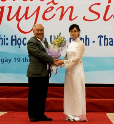 Ấm áp tình thầy trò trường Nguyễn Siêu nhân ngày 20/11 - 1 Ấm áp tình thầy trò trường Nguyễn Siêu nhân ngày 20/11 - 1
