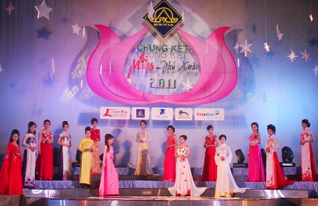 Trần Thùy Trang đăng quang Miss ĐH Phú Xuân 2011 - 2 Trần Thùy Trang đăng quang Miss ĐH Phú Xuân 2011 - 2